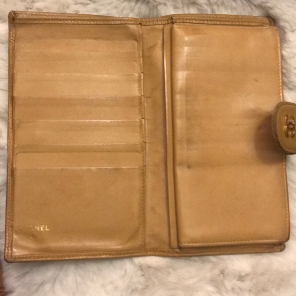 CHANEL - Beige Caviar Bifold Wallet - Picture 6 of 14